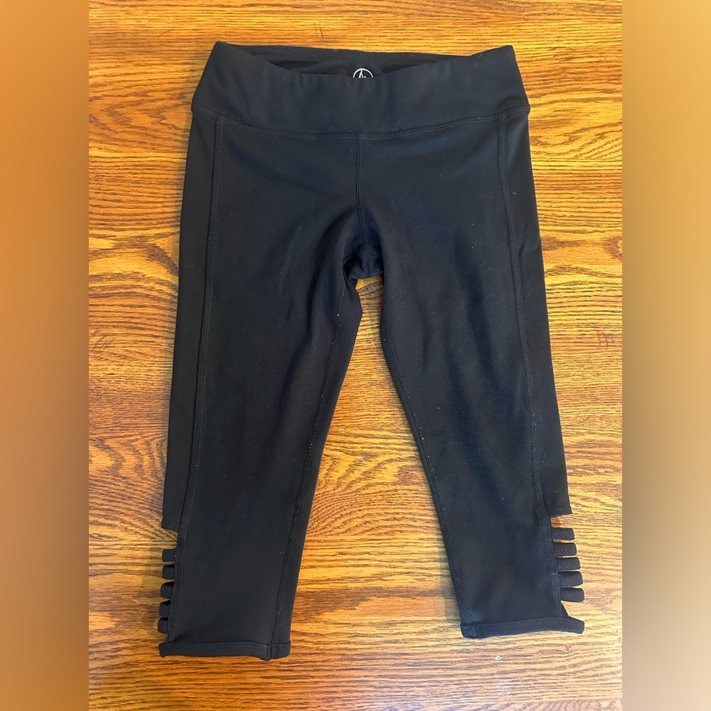 90 Degree By Reflex Girls Youth Black Athletic Capri Leggings Cutouts Small 7-8